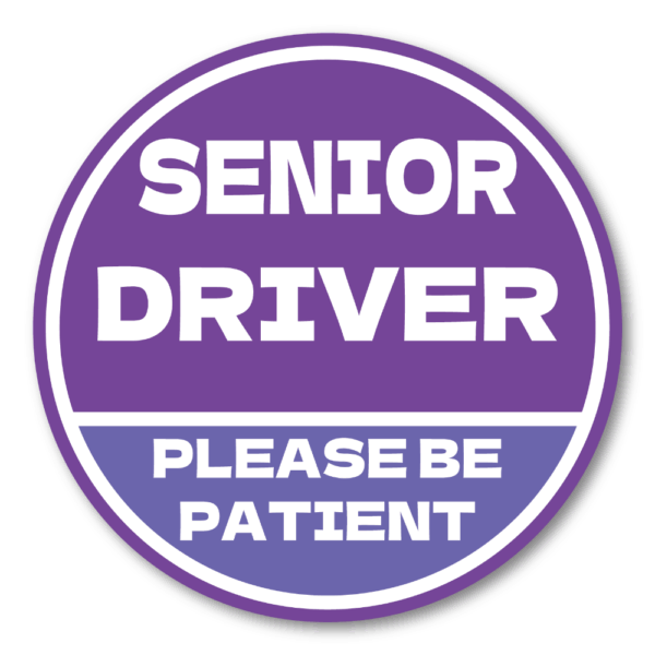 SENIOR DRIVER ステッカー 丸型｜高齢運転者 注意喚起｜PLEASE BE PATIENT｜車用 防水・耐候｜リアガラス/バンパー用 交通安全 - パープル×ラベンダー