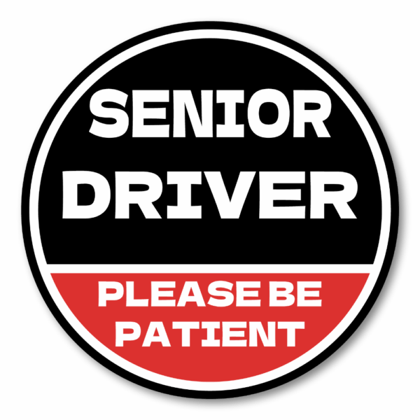 SENIOR DRIVER ステッカー 丸型｜高齢運転者 注意喚起｜PLEASE BE PATIENT｜車用 防水・耐候｜リアガラス/バンパー用 交通安全 - ブラック×レッド