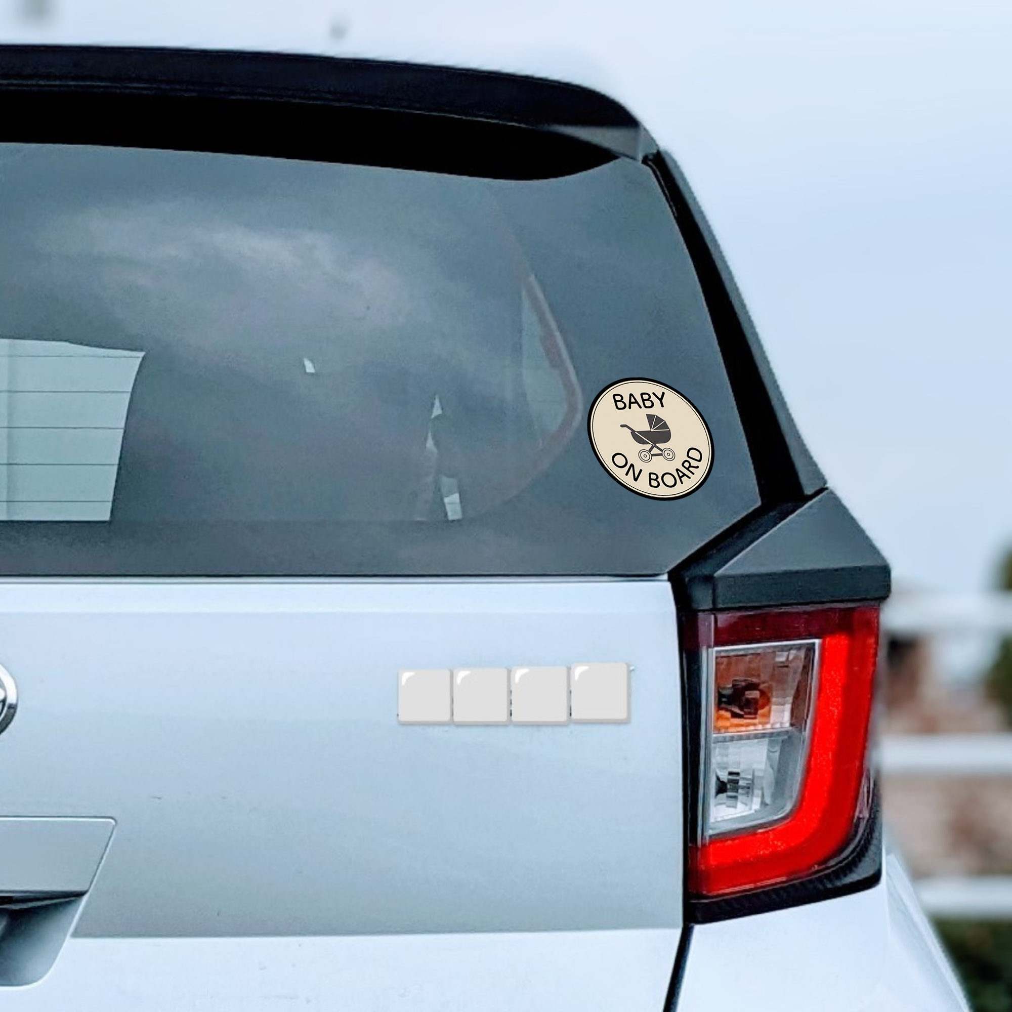 BABY ON BOARD 丸型ステッカー ベビーカーアイコン デザイン|車用安全サイン|防水・耐候シール|127mm イエロー - 画像 (7)