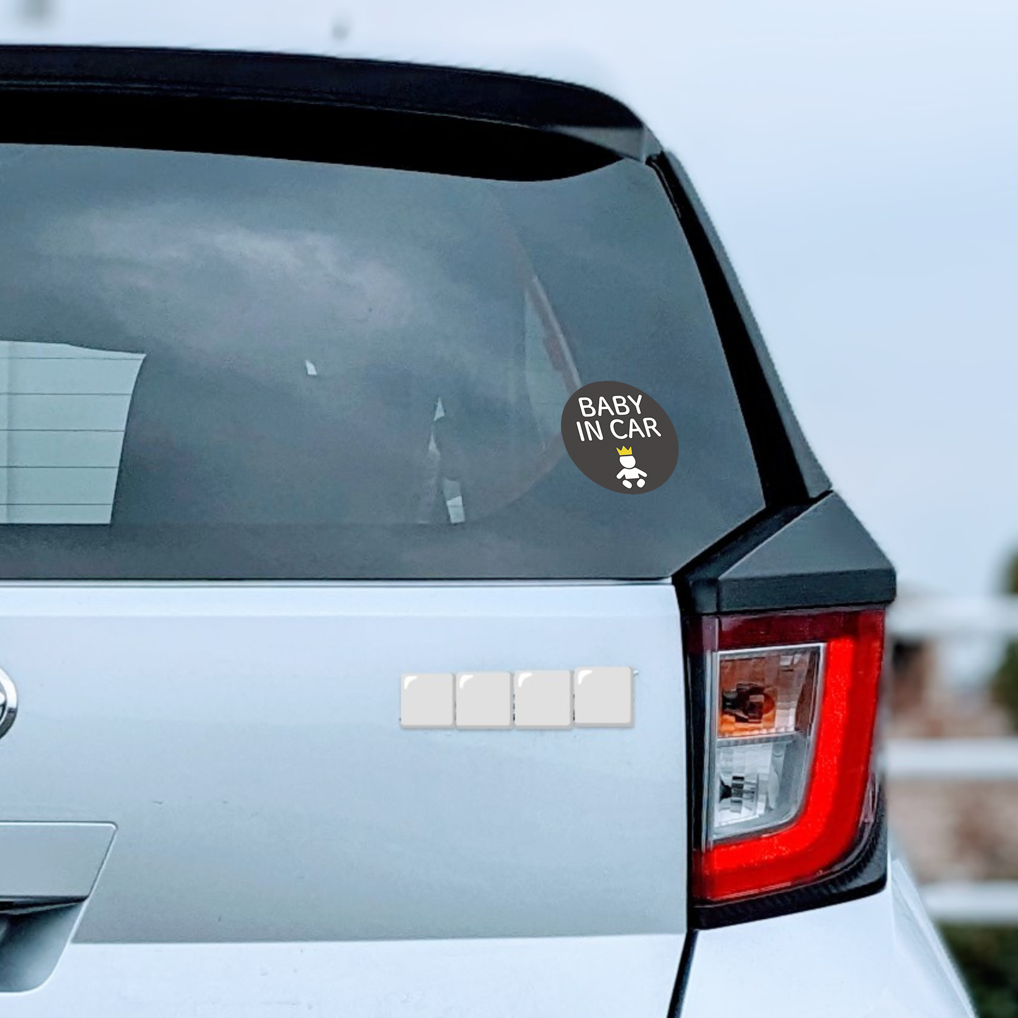 BABY IN CAR マグネット 丸型120mm 強力磁力 車用サイン 防水・耐候仕様 ベビーインカー セーフティサイン 王冠 - 画像 (4)