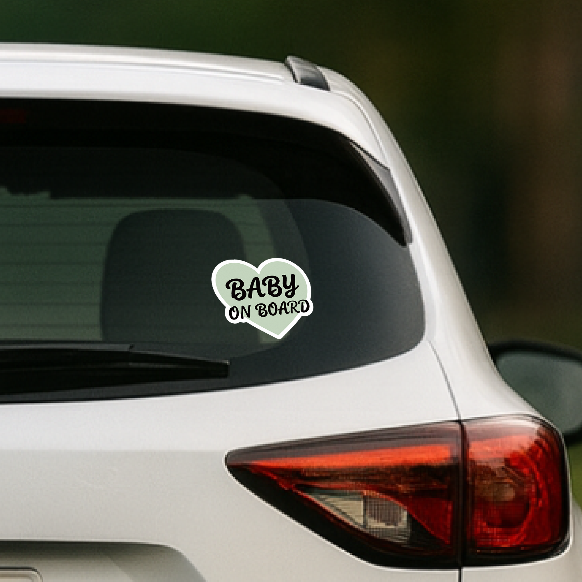 Baby On Board ステッカー ハートデザイン シンプル おしゃれ ベビーインカー ベビーオンボード 車用サイン カーステッカー 赤ちゃん乗車中 耐水 UVラミネート Sage Green - 画像 (4)