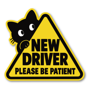 黒猫 初心者ドライバー ステッカー 車用 NEW DRIVER 三角サイン かわいい 猫デザイン 英語メッセージ 120×108mm PLEASE BE PATIENT